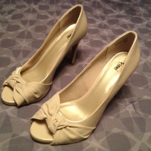 Fioni High Heel Beige Peep Toe Pumps Size 13w
